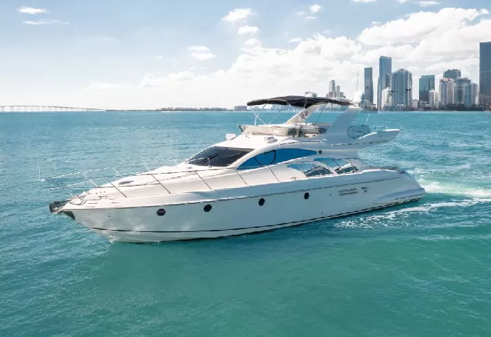 Rent boat in Miami